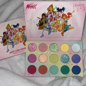 Just like magix✨😍 WINX CLUB EYESHADOW PALLET💚🩷